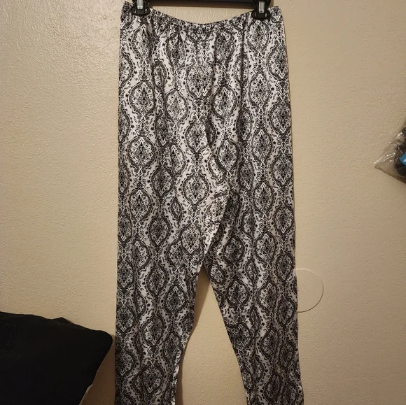 Women's Sleepwear - Picture 11 of 16